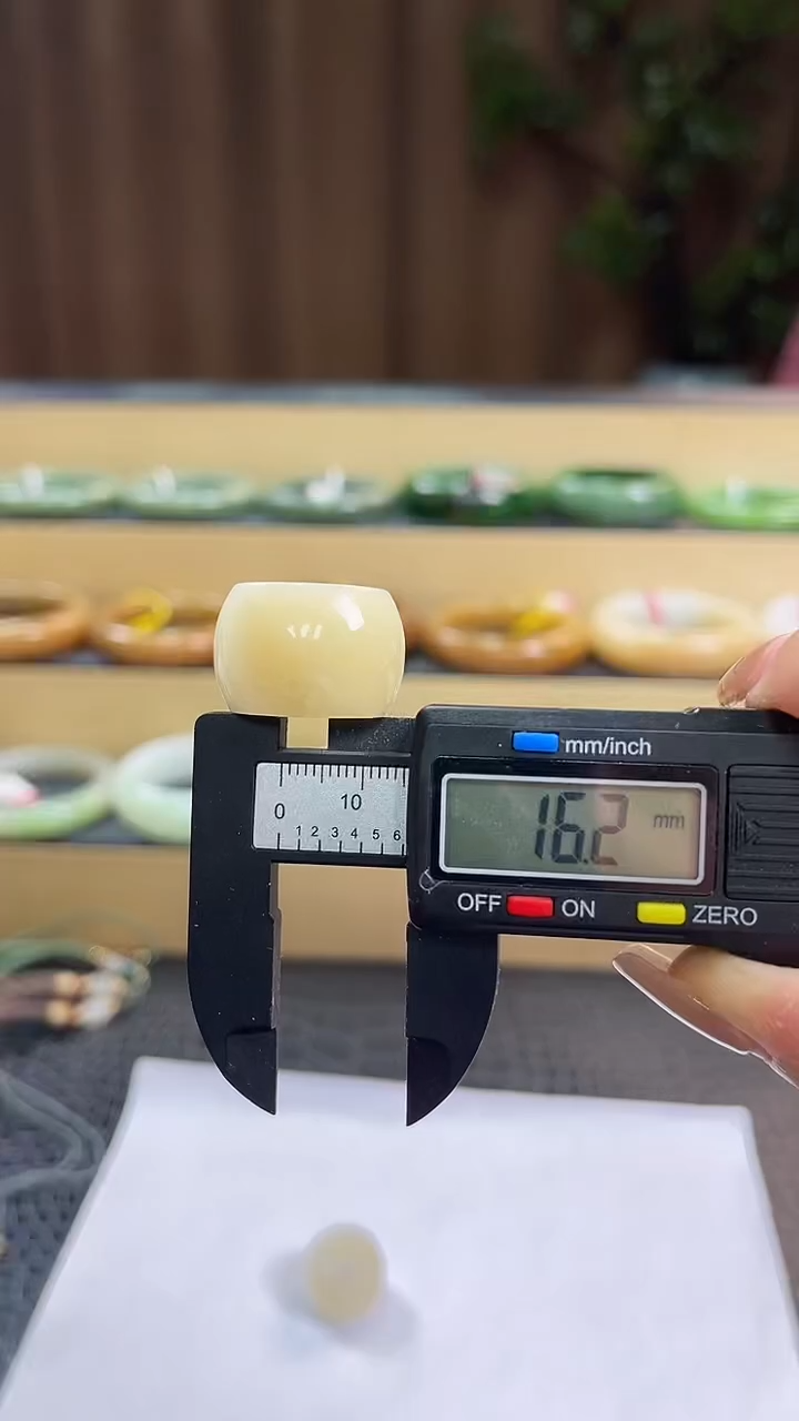 和田玉未镶嵌手串扳指