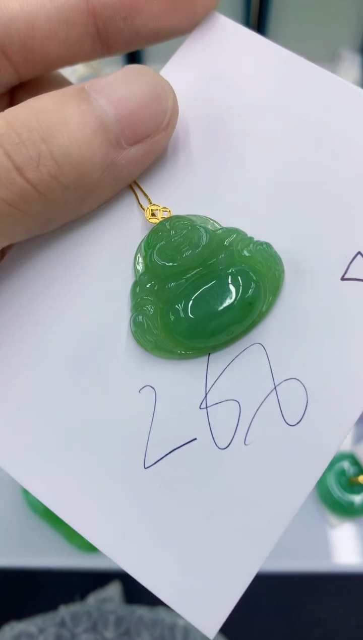 翡翠18K金镶嵌颈饰翡翠