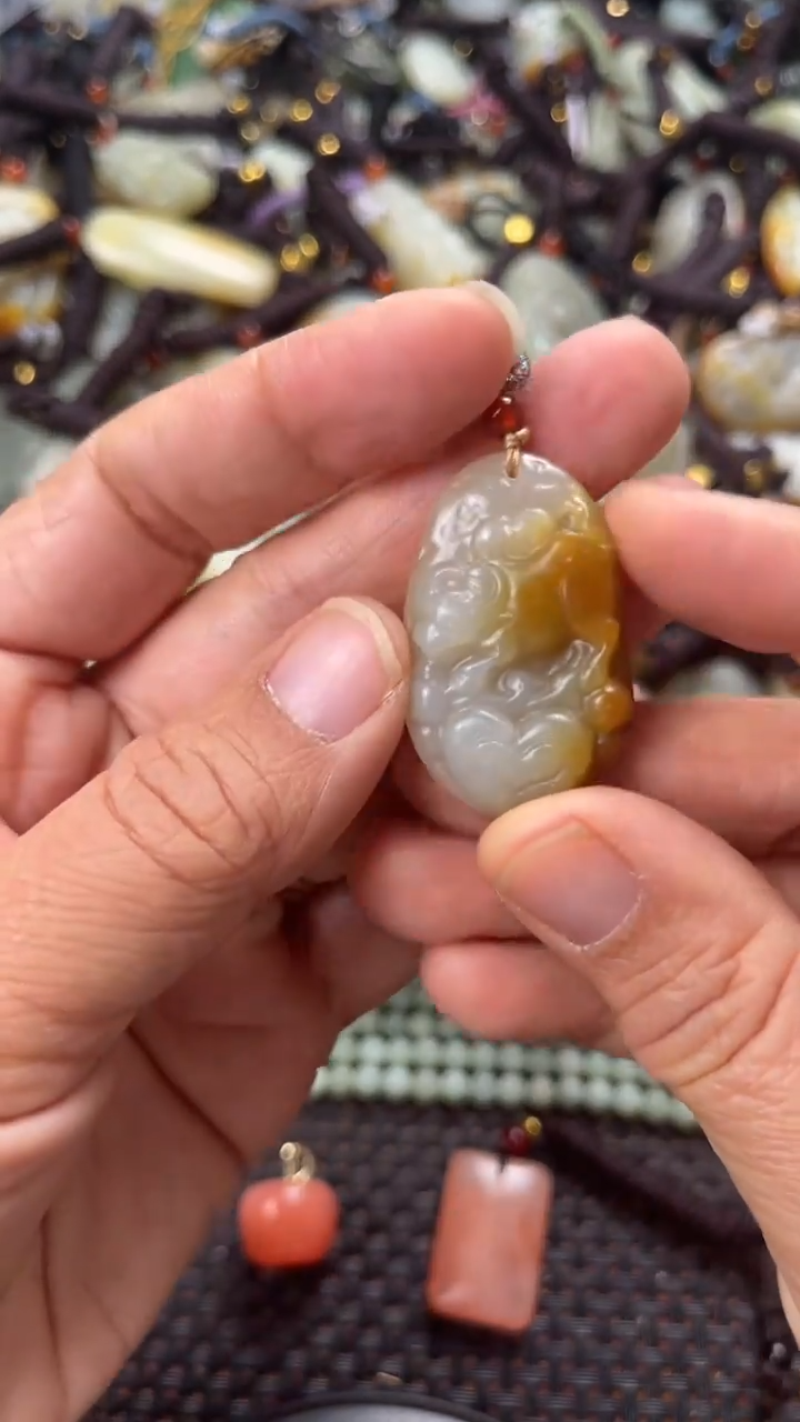 【闪购商品】和田玉颈饰未镶嵌多样性发货没有证书拍一发一有瑕