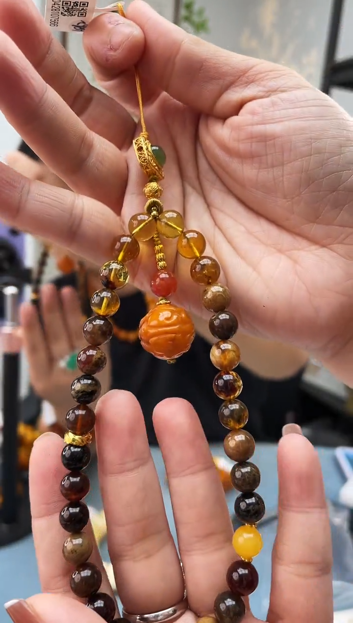 未镶嵌琥珀珠宝奇石发一件