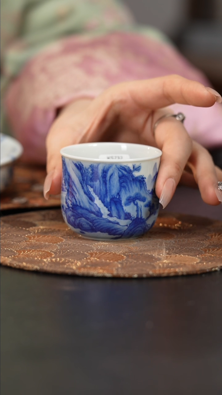 【闪购商品】杯看山柴窑青花山水