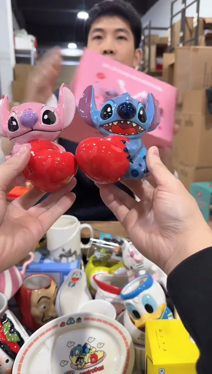 瓷片原盒史迪仔安琪抱爱心牙刷架