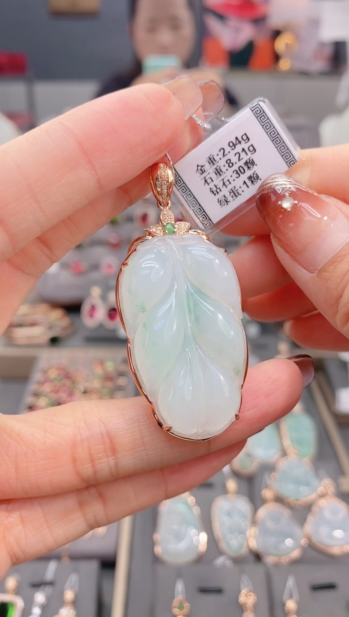 颈饰18K金镶嵌翡翠8.21