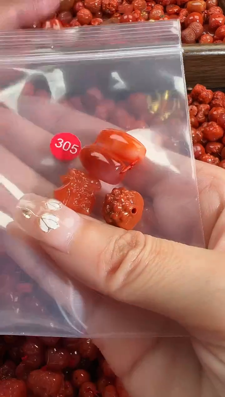 颈饰未镶嵌南红玛瑙1