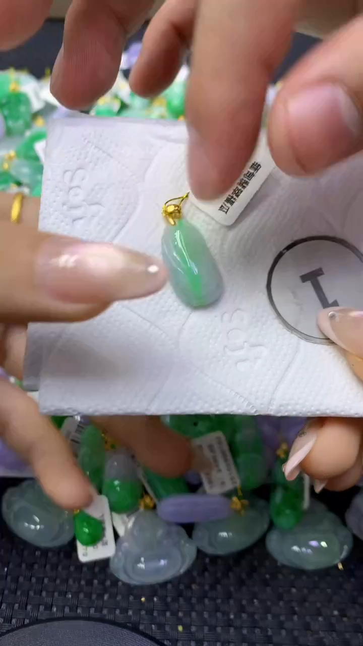 颈饰未镶嵌翡翠天然缅甸翡翠A货