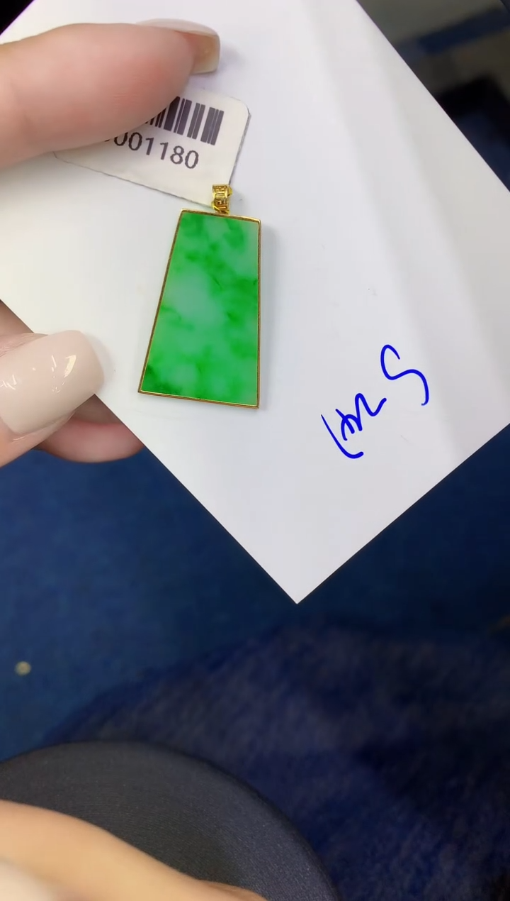 颈饰18K金镶嵌翡翠缅甸天然翡翠A货