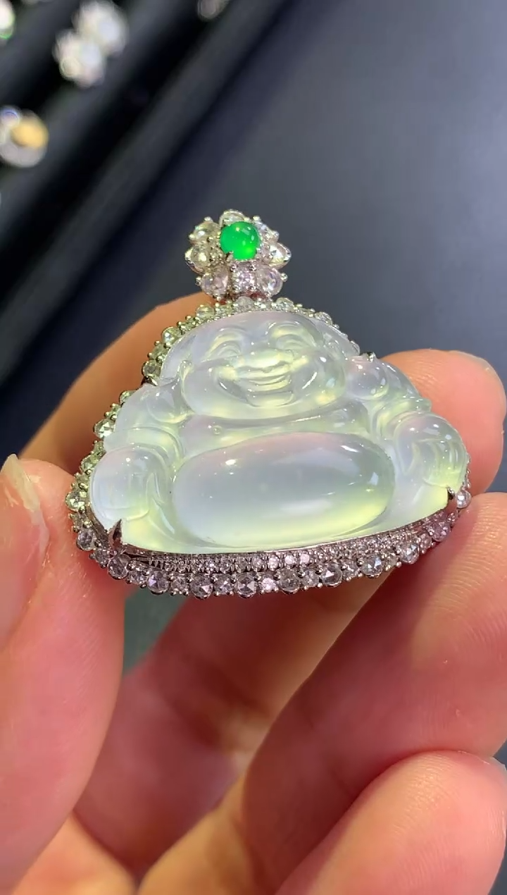 翡翠18K金镶嵌颈饰佛公