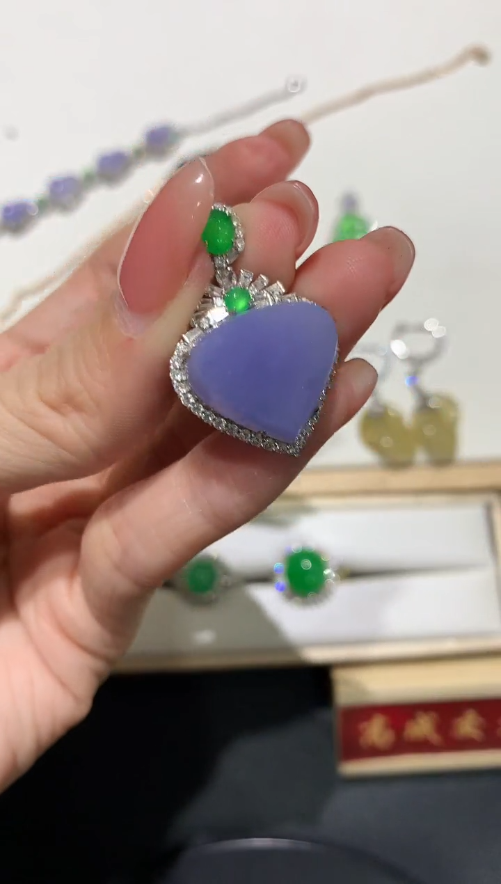 【闪购商品】翡翠吊坠(不含链)18K金镶嵌团购2