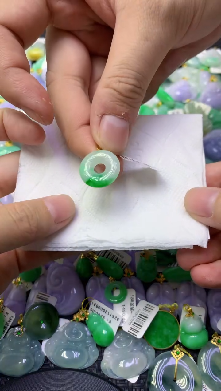 颈饰18K金镶嵌翡翠天然缅甸翡翠A货