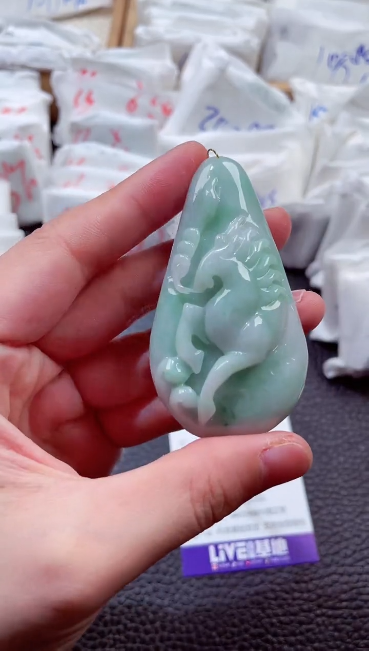 翡翠未镶嵌颈饰00007085