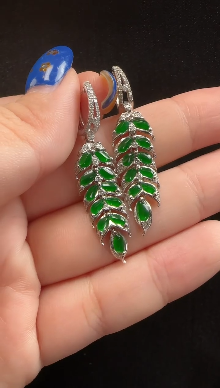 18K金镶嵌翡翠耳饰220随形一对