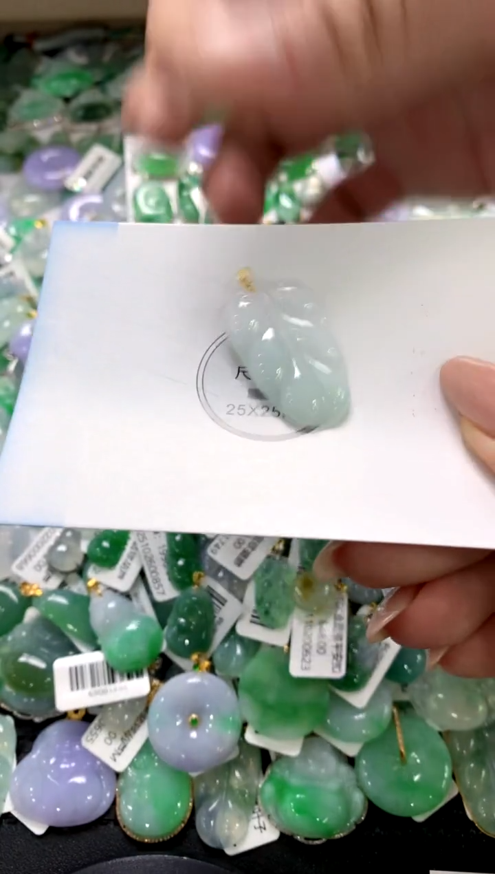 颈饰18K金镶嵌翡翠1111111111111111