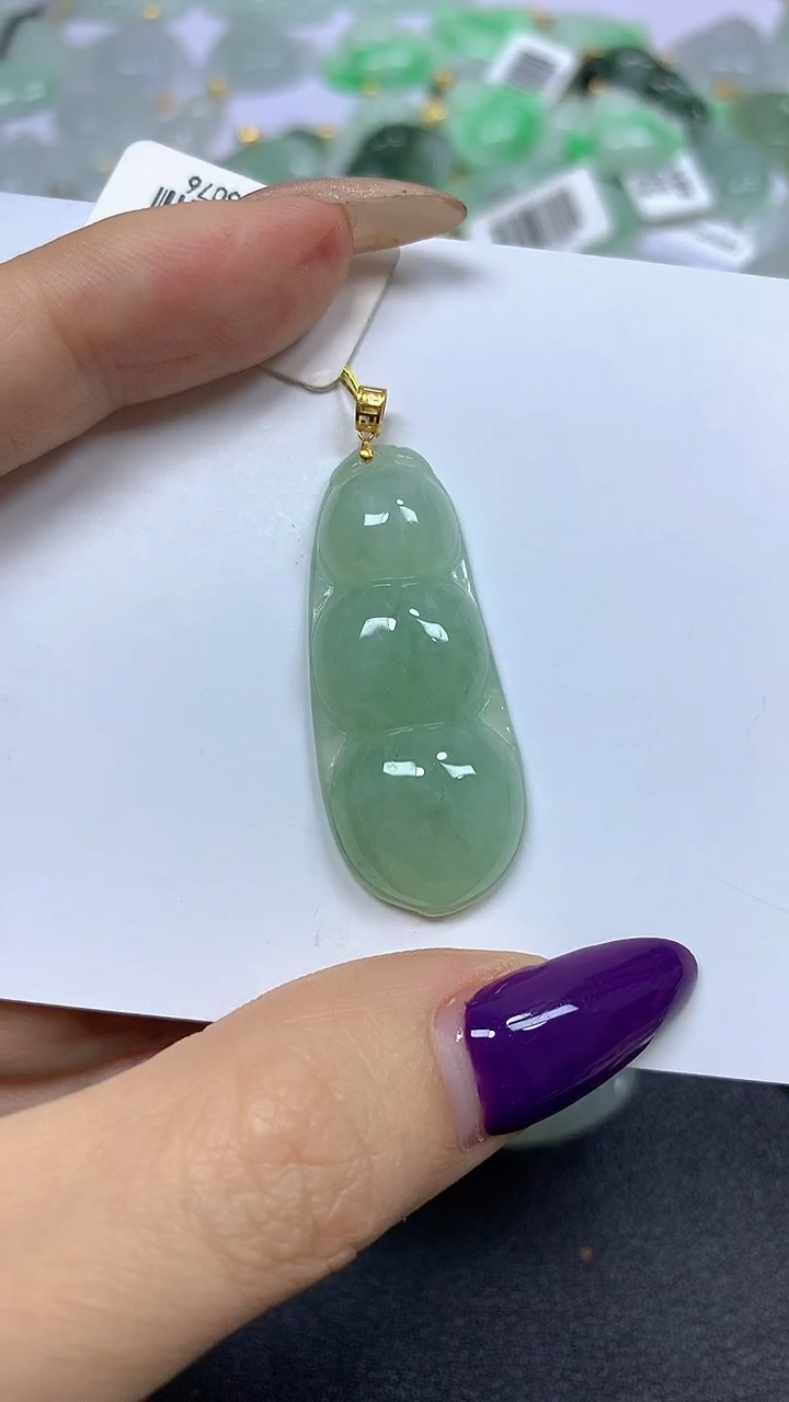 颈饰18K金镶嵌翡翠 