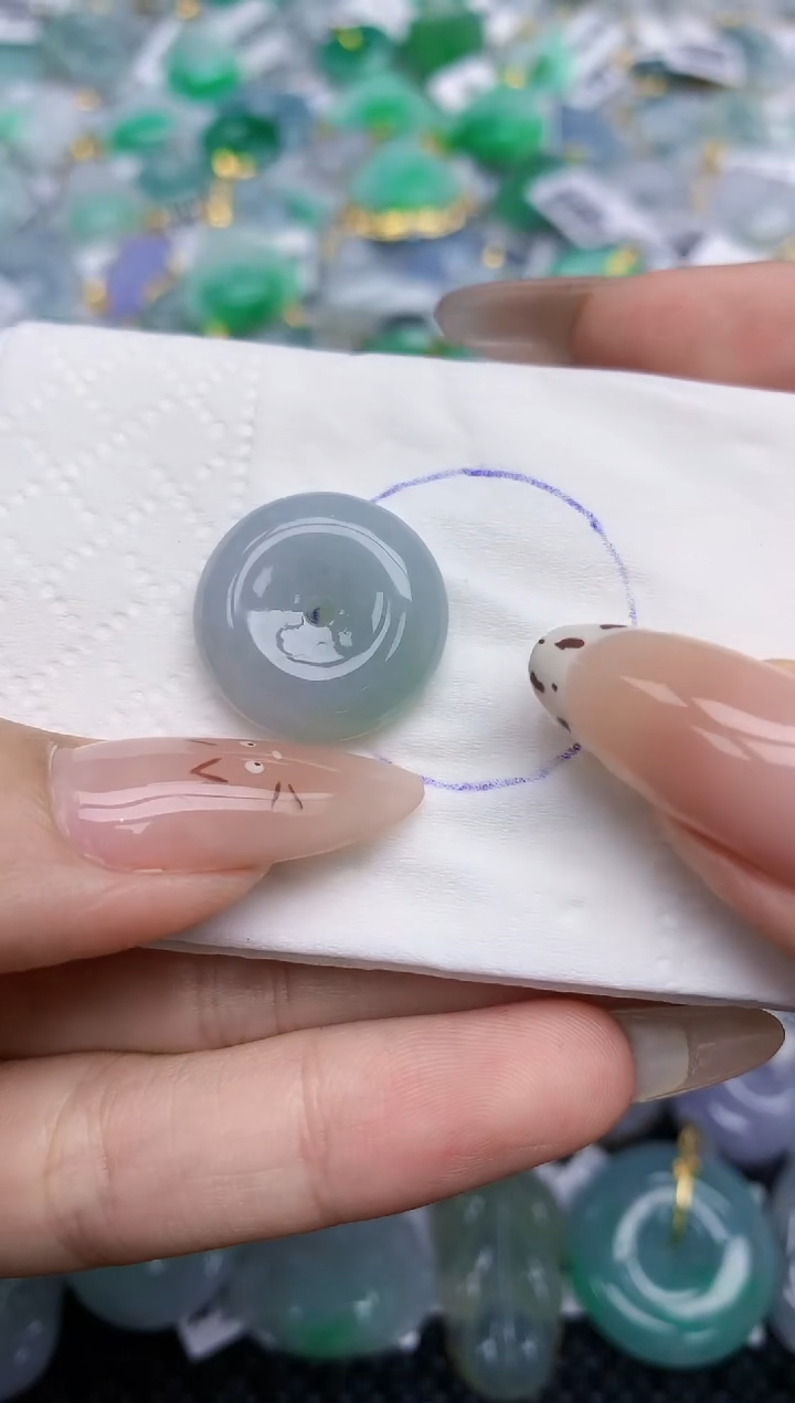 翡翠未镶嵌颈饰   天然翡翠A货