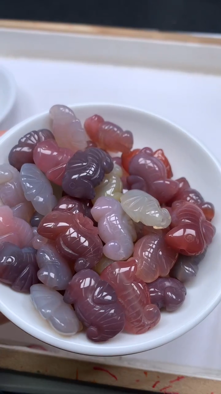 未镶嵌散珠玛瑙/玉髓B1862 盐源 海马10*21mm1个12元