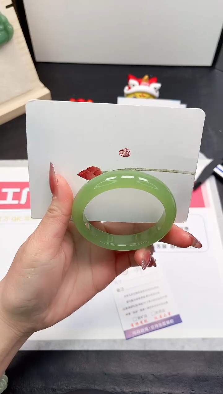 【闪购商品】石英质玉手镯未镶嵌55-56.2