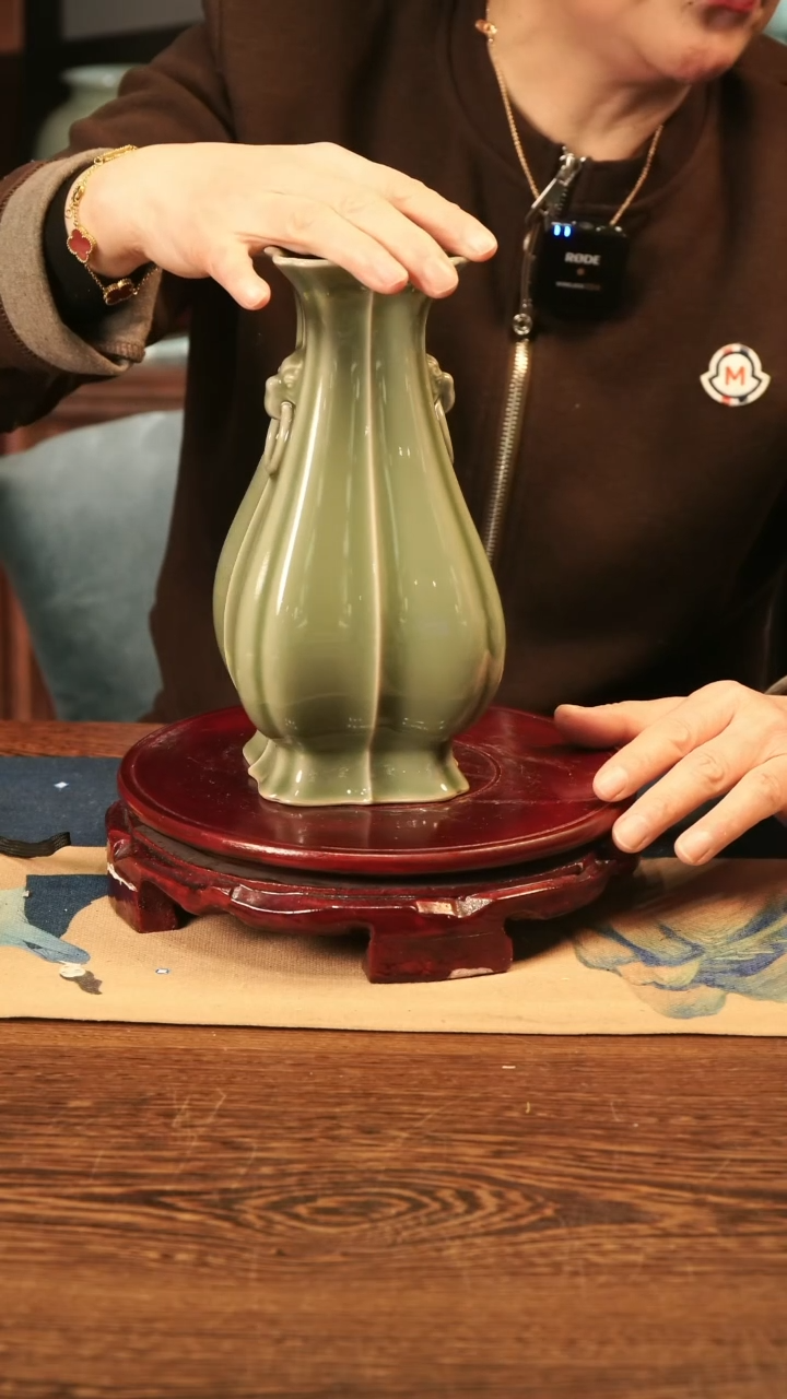 【闪购商品】青瓷 豆青釉 虎耳 百财瓶