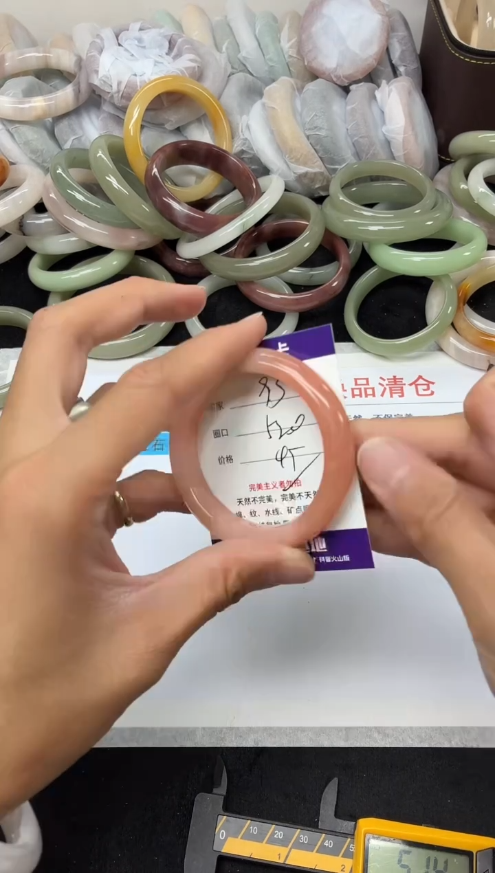 未镶嵌手镯石英质玉93