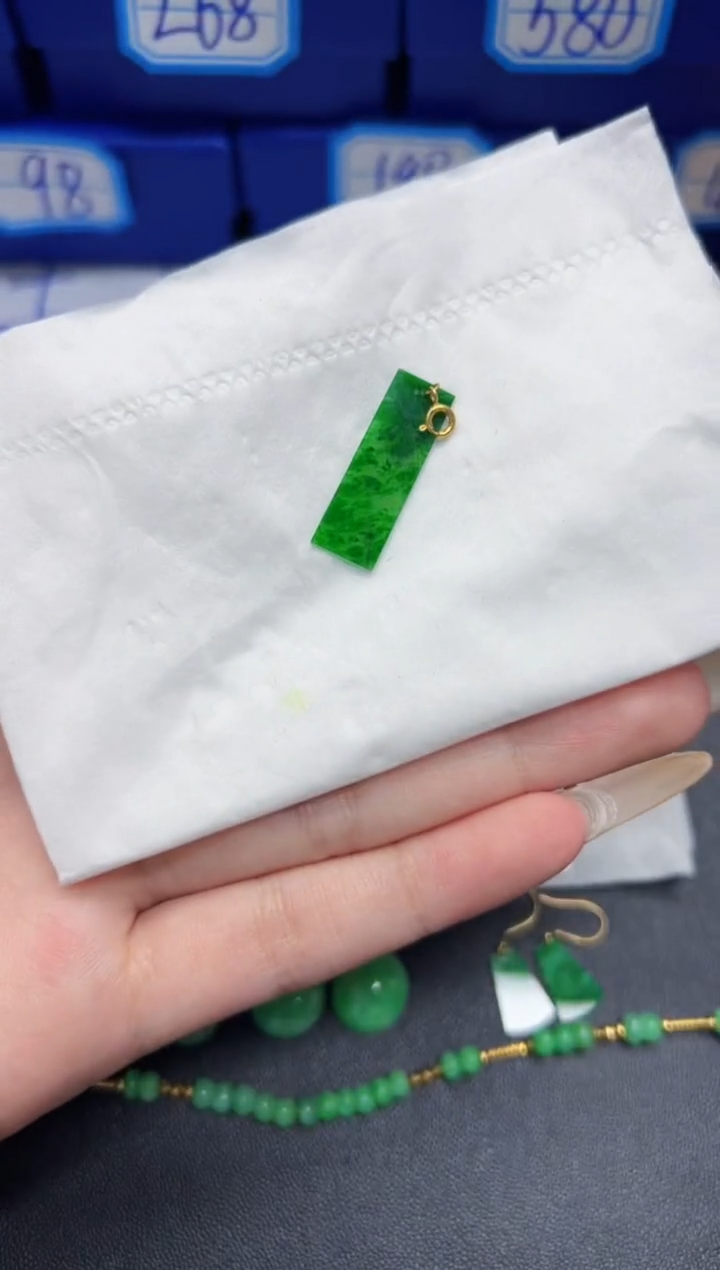 【闪购商品】翡翠颈饰18K金镶嵌Y缅料A货/多样性发货/一件