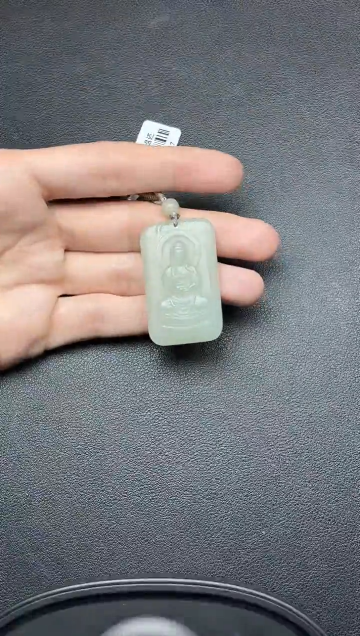 吊坠(赠链)未镶嵌和田玉且末微色差近矿吊坠