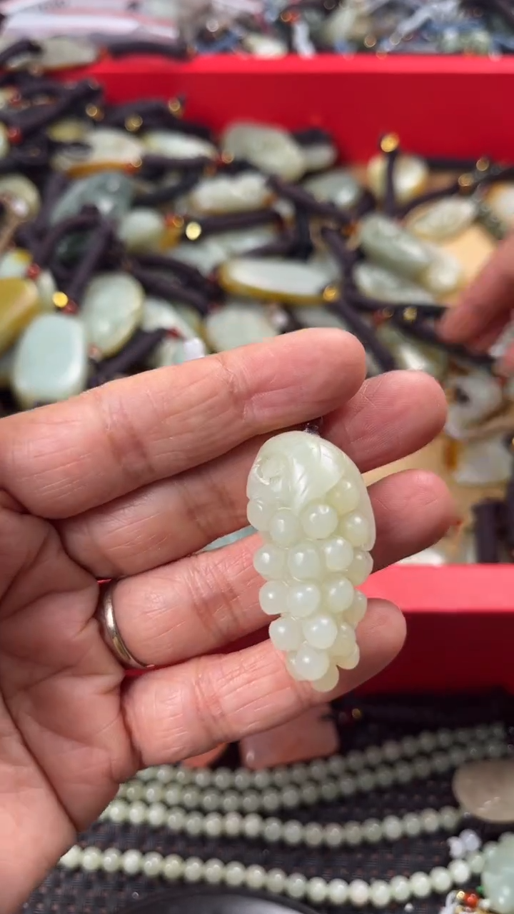 【闪购商品】和田玉颈饰未镶嵌多样性发货没有证书拍一发一有瑕