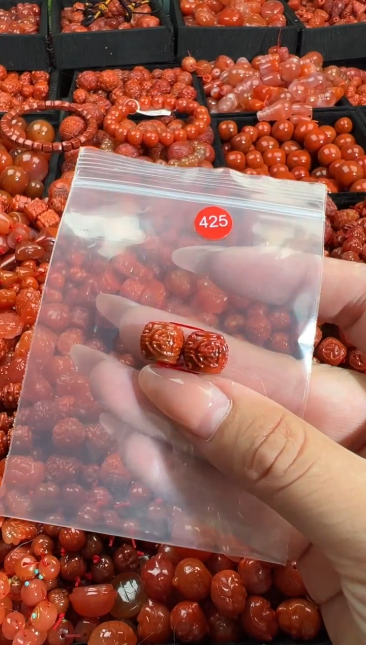 南红玛瑙未镶嵌颈饰1
