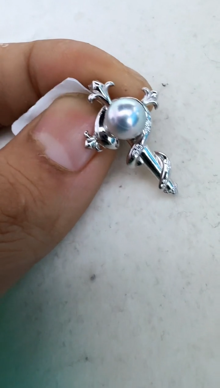 【闪购商品】海水珍珠颈饰银S925镶嵌吊坠