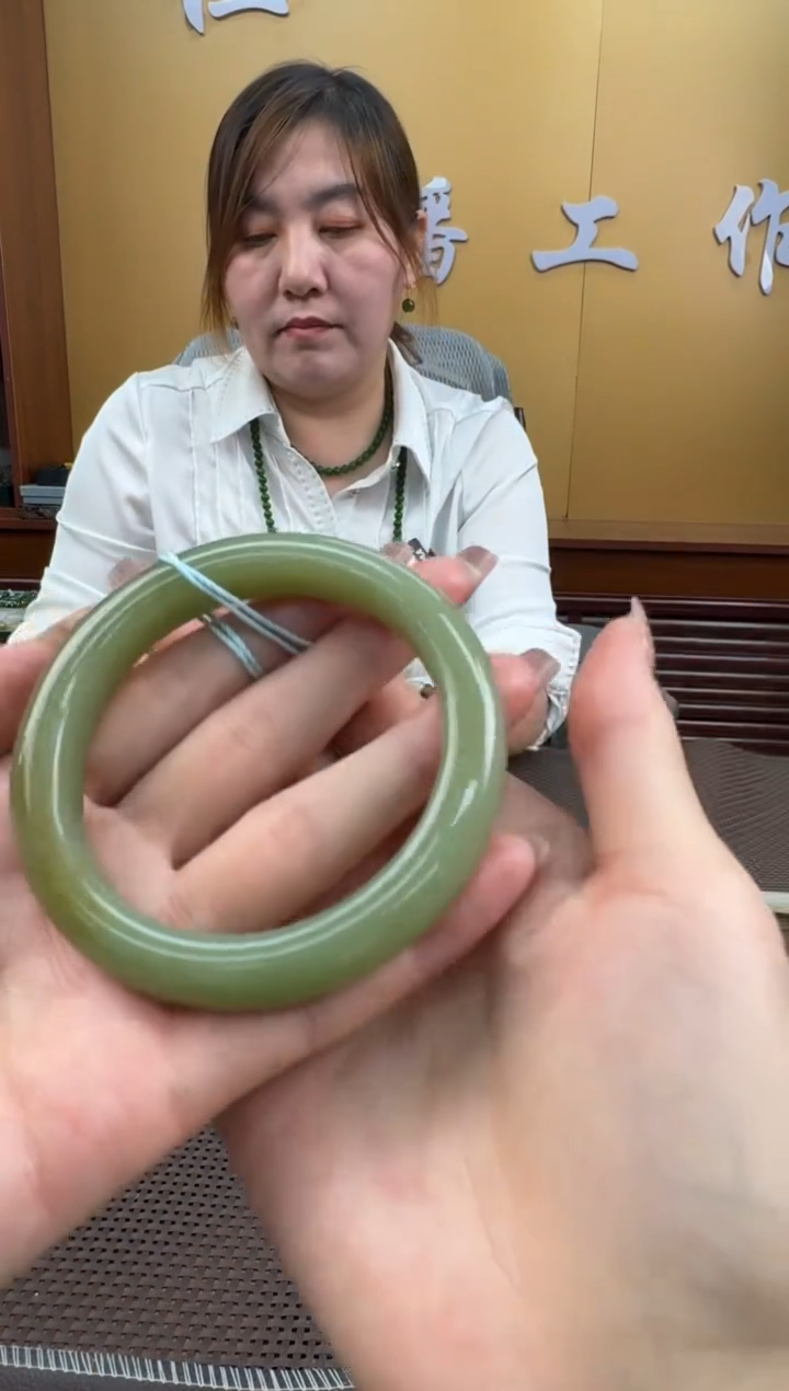 【闪购商品】和田玉手镯未镶嵌58