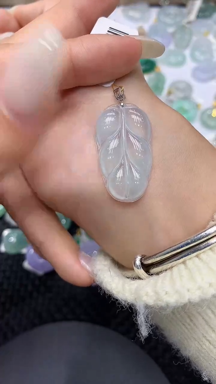 颈饰18K金镶嵌翡翠111111111111