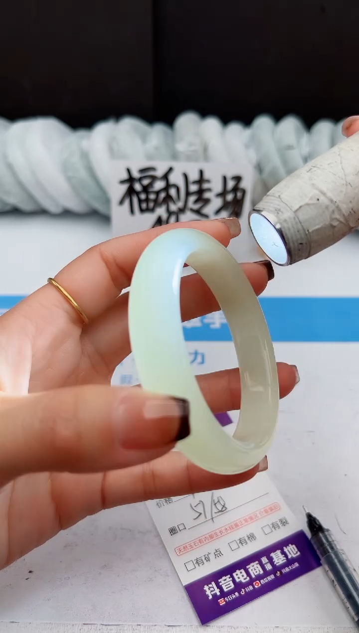 【闪购商品】石英质玉手镯未镶嵌244+=-