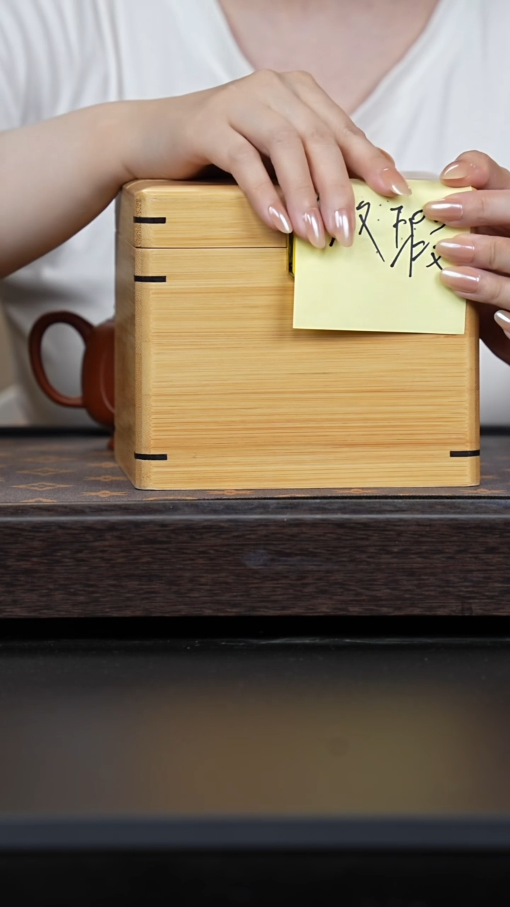 茶壶紫砂微瑕底槽青盒子