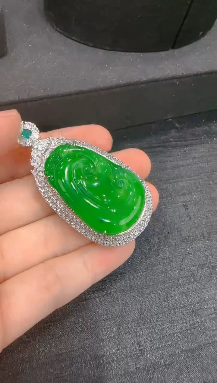 【闪购商品】翡翠吊坠(赠链)银S925镶嵌天然翡翠A货多样性发一件