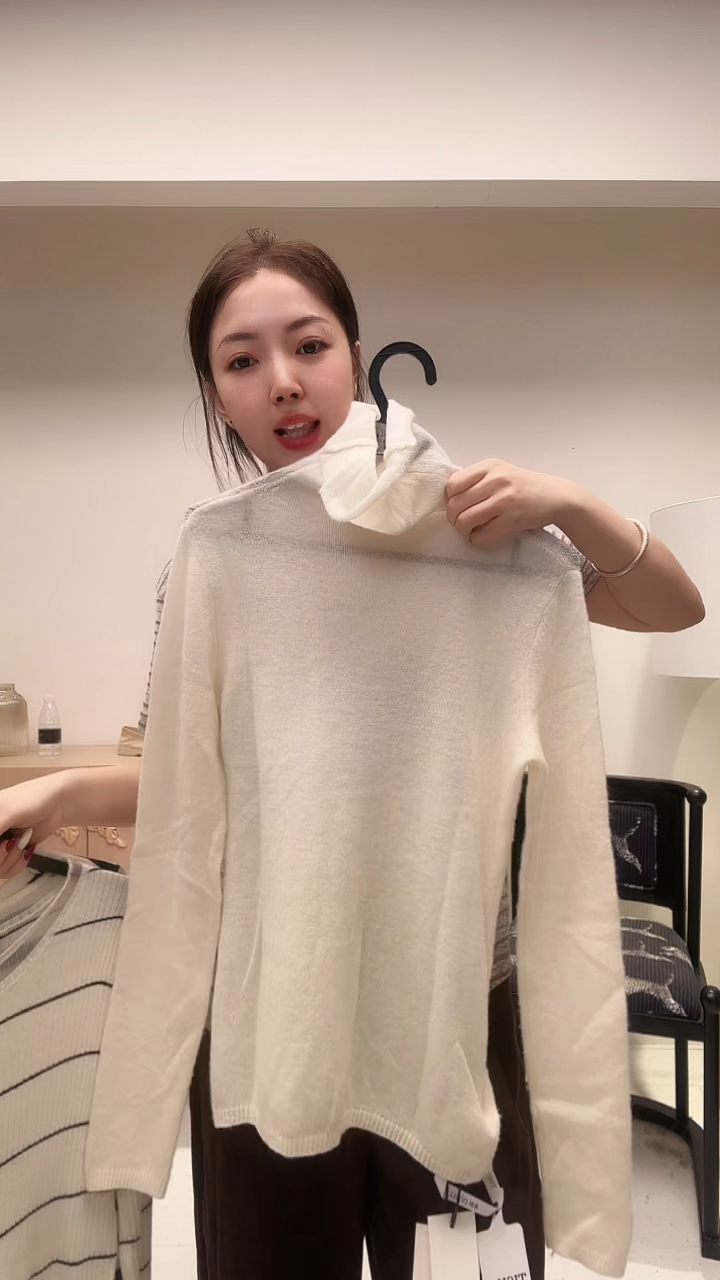 杏色高领羊毛羊绒上衣