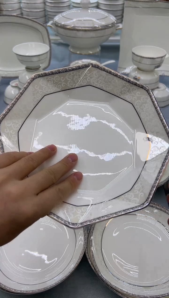 骨瓷玲珑8钻石2个 