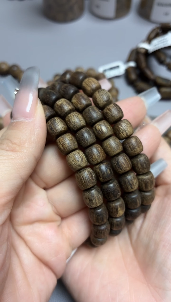 沉香手串桃****弟 巴布亚沉香老型单圈0.9多样性发其一