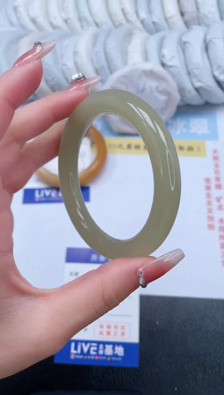 【闪购商品】石英质玉手镯未镶嵌T119-57.5