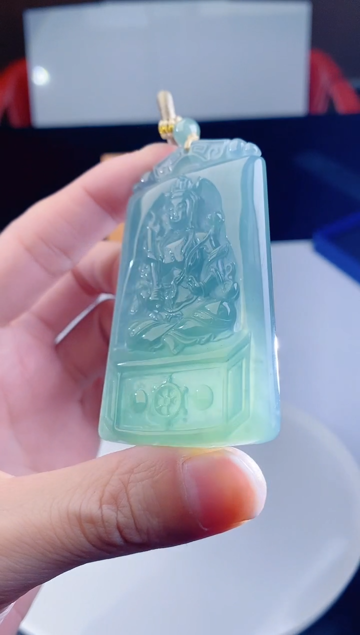 颈饰未镶嵌翡翠  