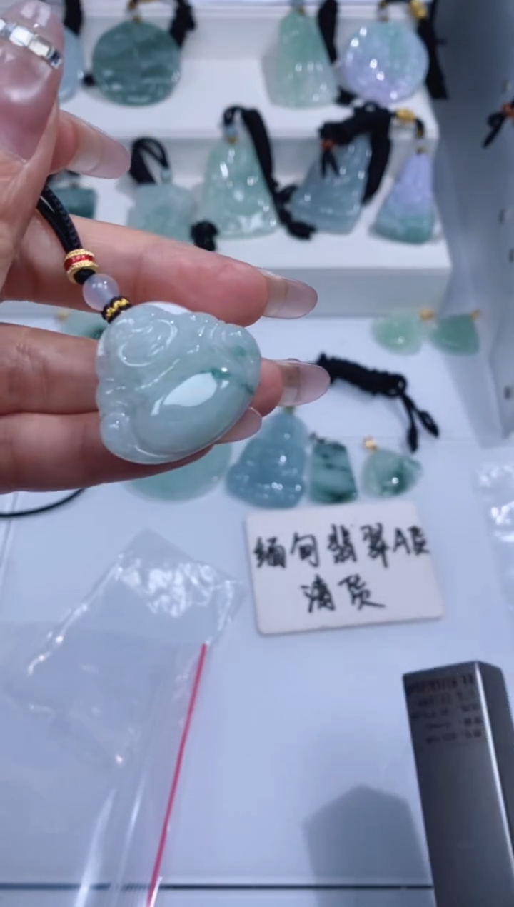 颈饰未镶嵌翡翠吊坠