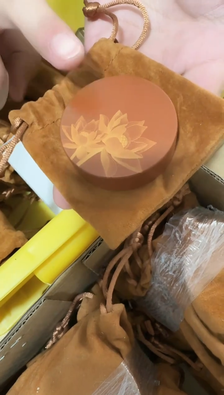 黄铜镇纸圆形荷花1个