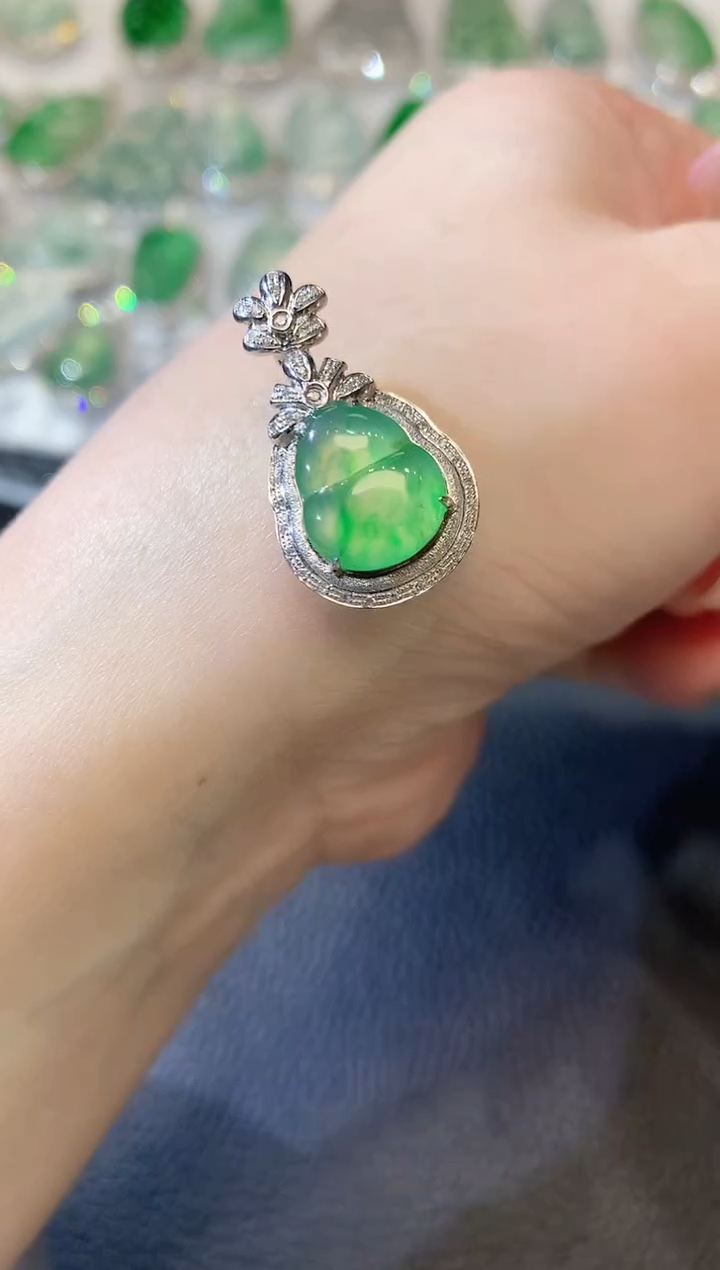 【闪购商品】翡翠吊坠(不含链)18K金镶嵌A24 