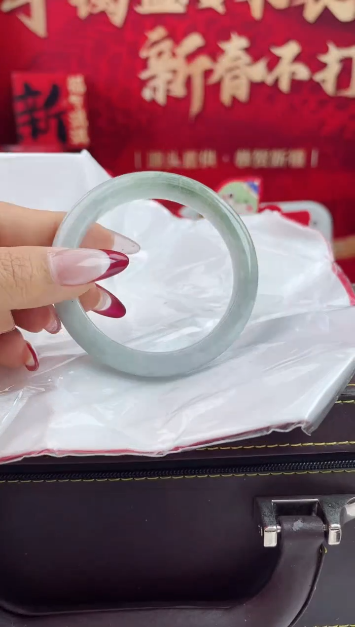 【闪购商品】翡翠手镯未镶嵌11翡翠手镯（微瑕）