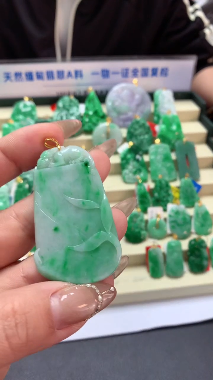 【闪购商品】翡翠吊坠(不含链)18K金镶嵌挂件