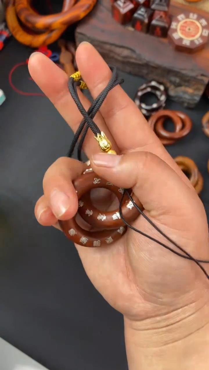 【闪购商品】木枣木小乾坤圈镶银十字讳字随机发