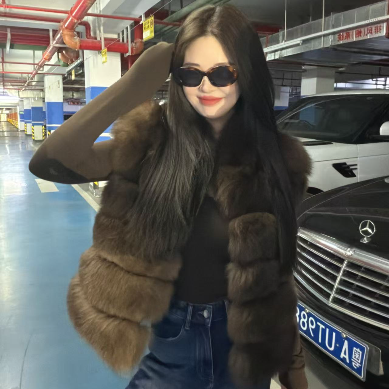 冬款时尚气质名媛风厚款毛毛马甲外套 名媛风厚款毛毛马甲外套