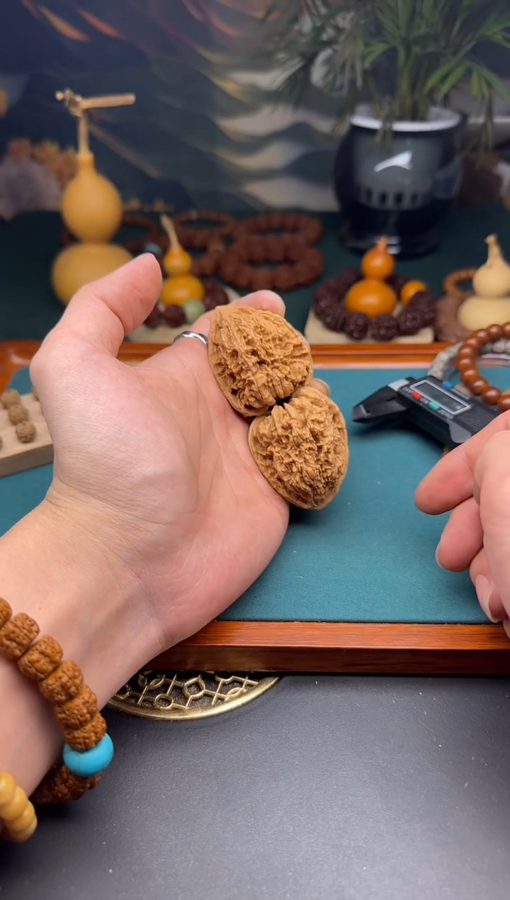 【闪购商品】文玩核桃吊坠性感小飞机003