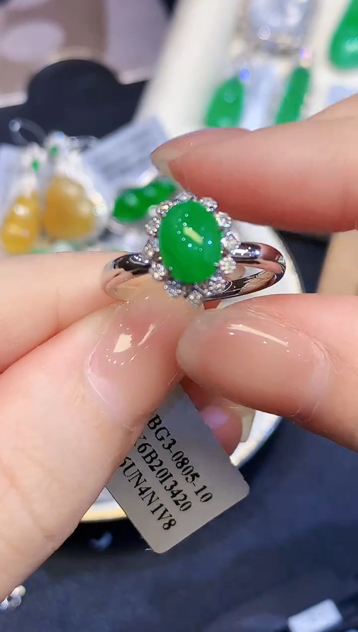 18K金镶嵌戒指翡翠LSR多样性发其一