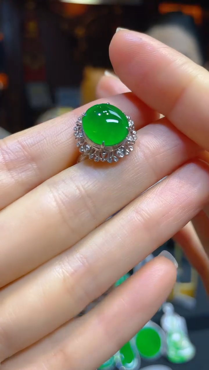【闪购商品】翡翠戒指18K金镶嵌114855天然A货翡翠蛋面戒指