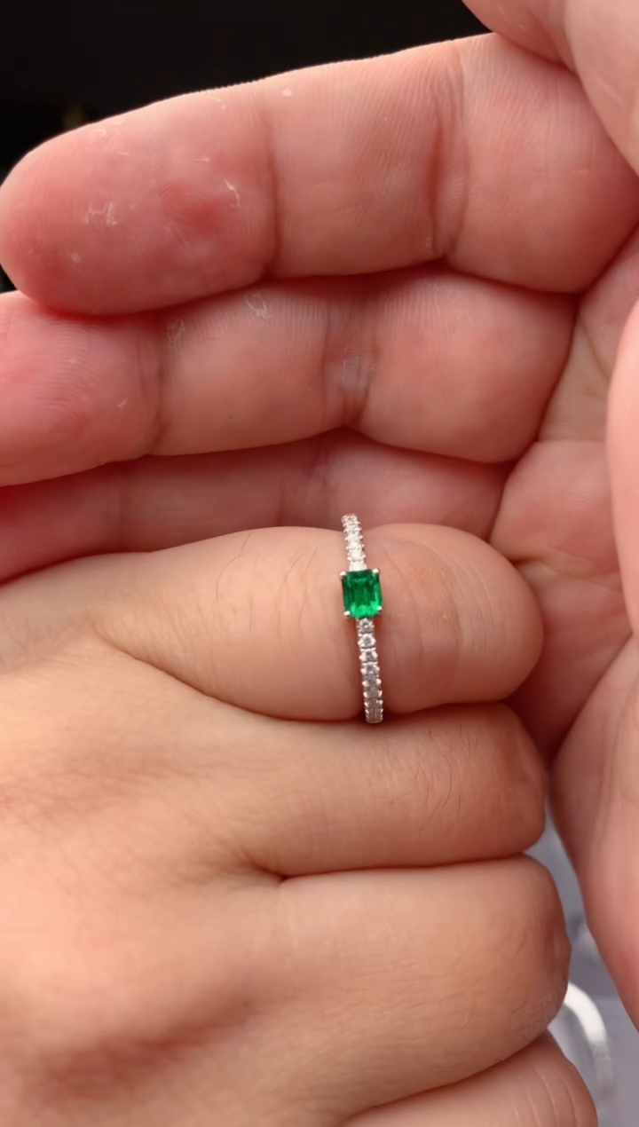 【闪购商品】祖母绿戒指18K金镶嵌 祖母绿戒指