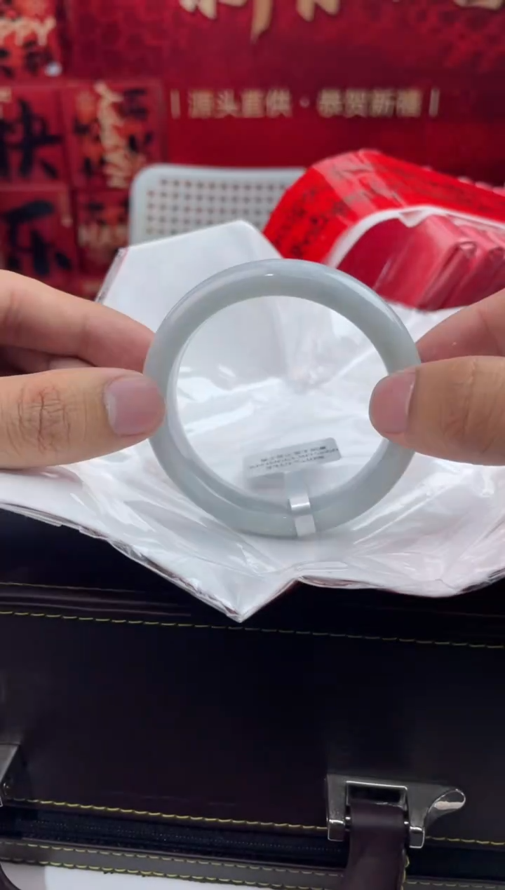 【闪购商品】翡翠手镯未镶嵌7翡翠手镯（微瑕）