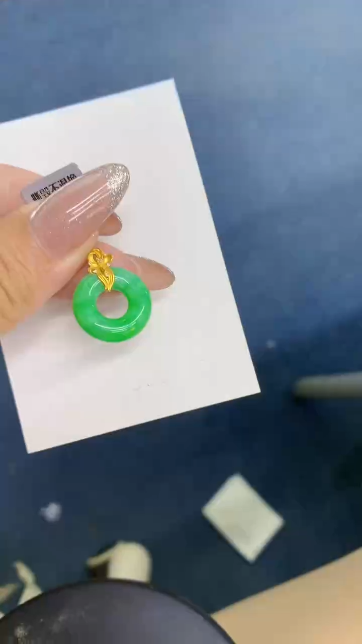 颈饰18K金镶嵌翡翠1